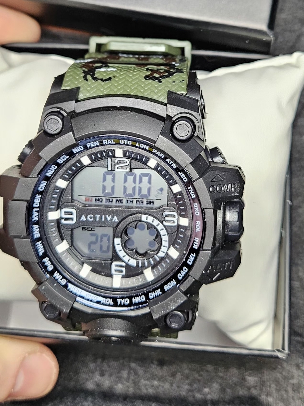 Activa Endurance X Invicta Green Camouflage Digital And Analog 54.5mm Watch